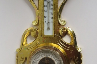 Barometer 2025, Jugendstil Schnitzarbeit, Blattmetall und Strasssteine verziert