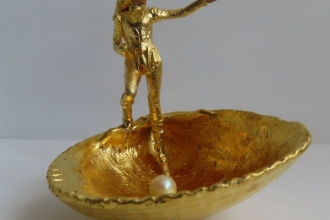 Cyklone-Justice-Society 2025,  Black Adam,  Plastikfigur und Muschel, 24 Karat vergoldet