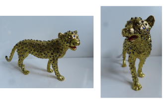 Leo 2026, Plastikfigur Made in China, 14 cm hoch, Imitation Blattgold mit Strasssteinen appliziert