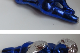 Pflastermüde 2025, Keramik Blattmetall, Pflasterstein mit Spiegel ud Strass appliziert