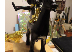 Affe-reitet-auf-Lama-work-in-process